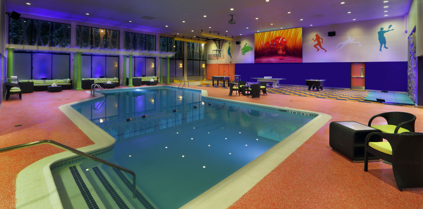 Holiday Inn Bunkerhill Boston indoor pool